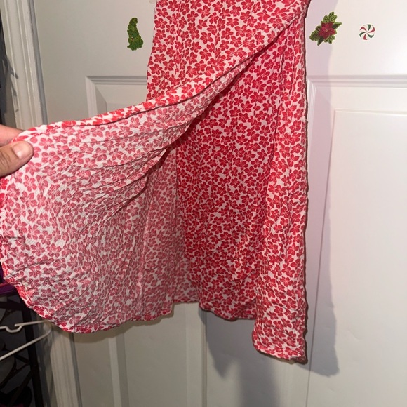 Billabong Red and White Floral Blouse - Picture 5 of 9